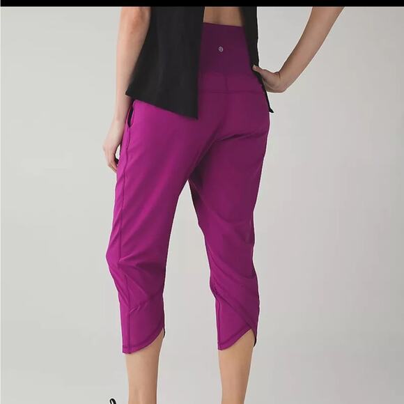 Lululemon Crop Pant Tranquil Regal Plum Tulip shape cuff size 10 inseam 22" - Picture 4 of 9